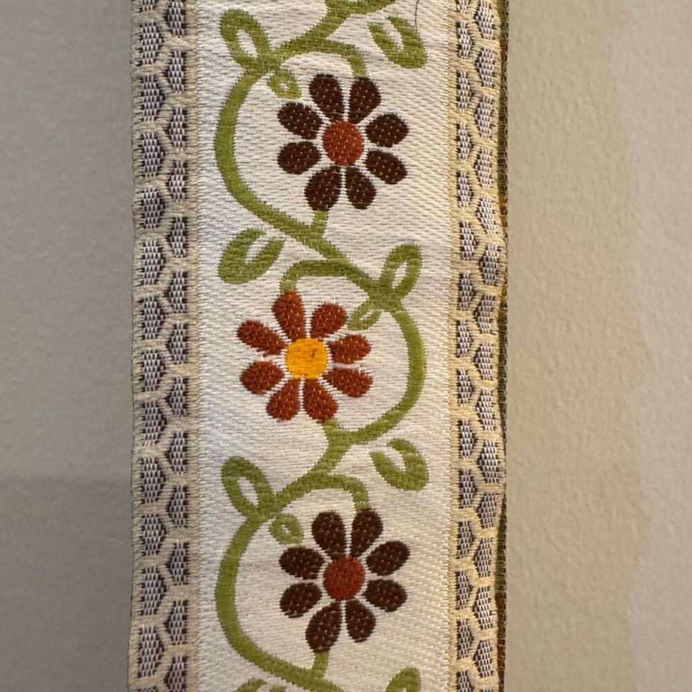 Women's Emroidered Flower Belt